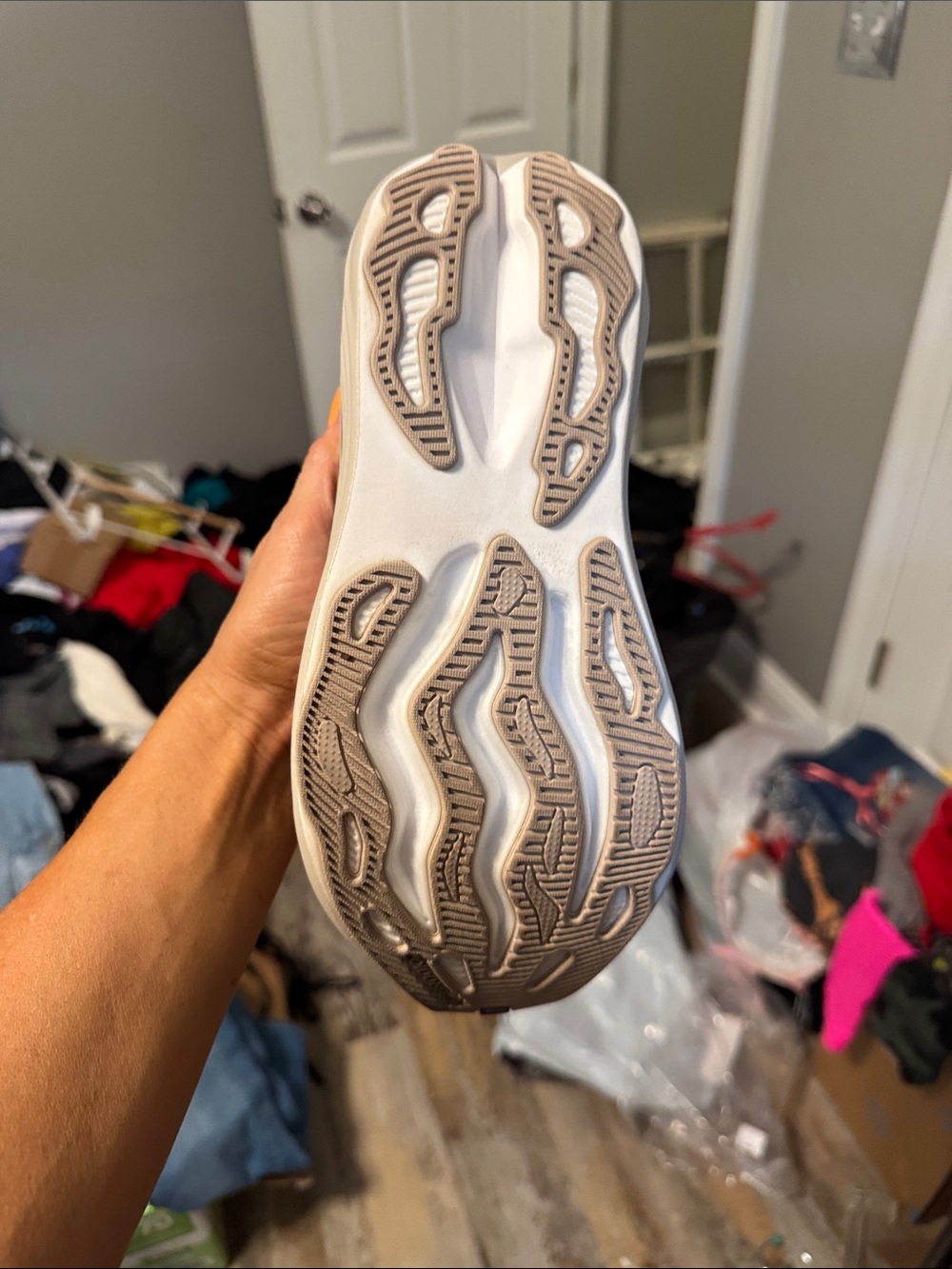 Brooks Light Gray/Beige Running Shoes - Picture 5 of 6